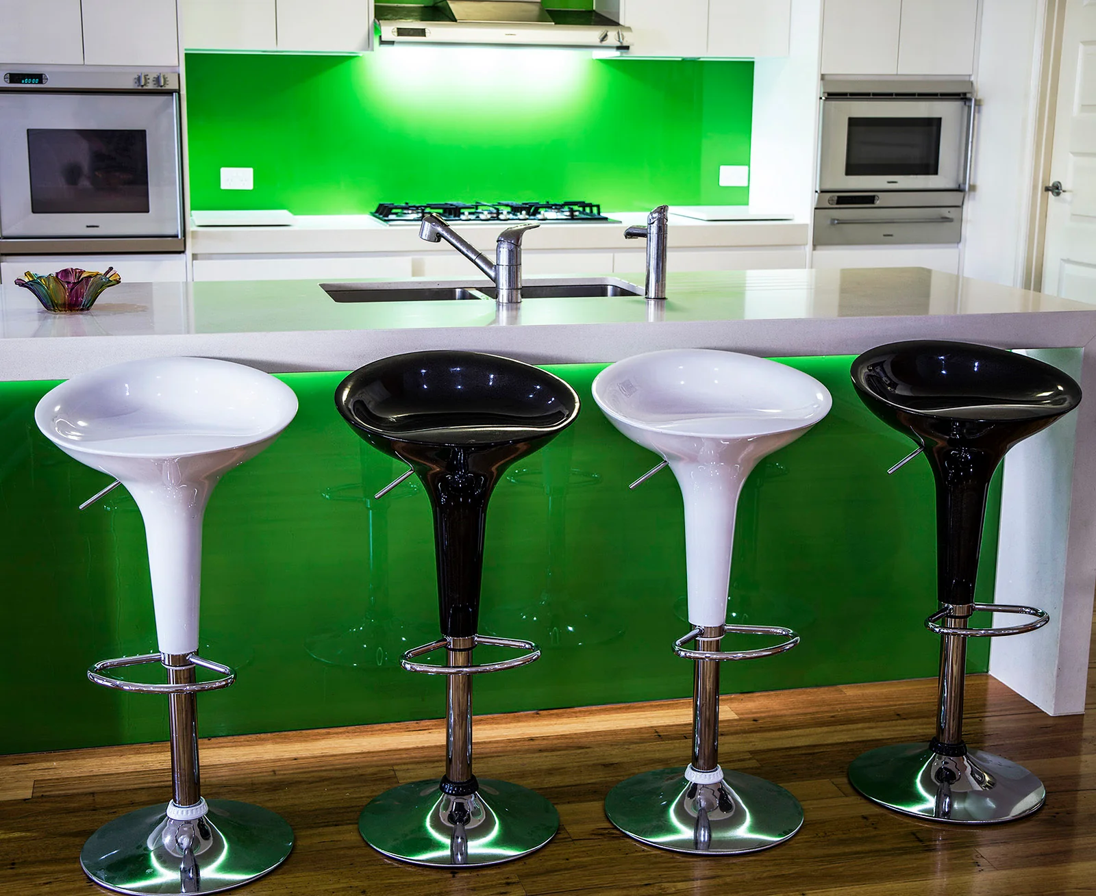 2 x Ace High Gloss Designer Bar Stools (WHITE - Set of 2) - Image 5