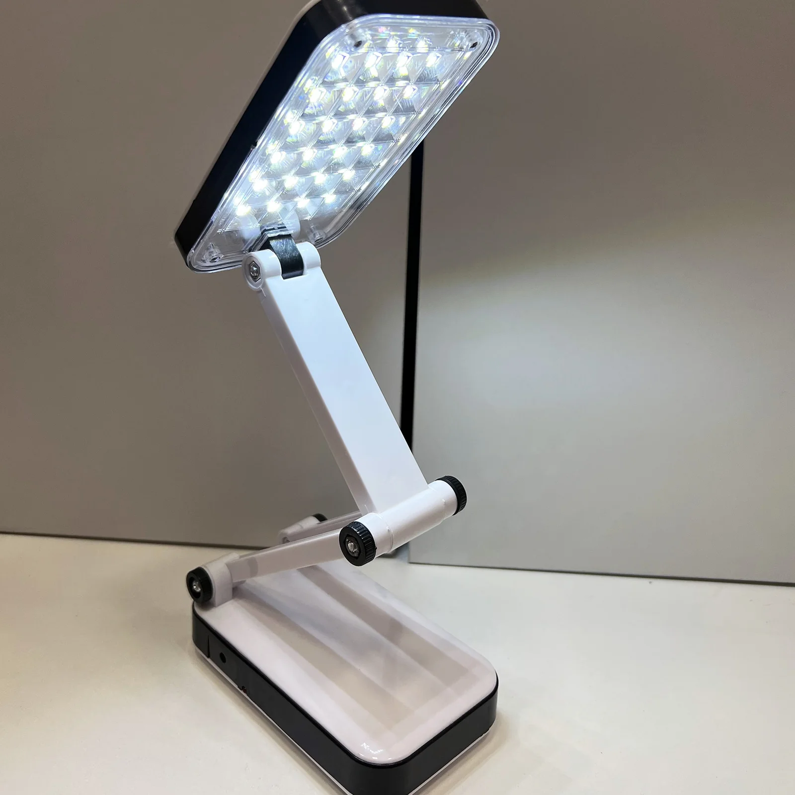 24 LED Folding Rotating Lamp - Image 4