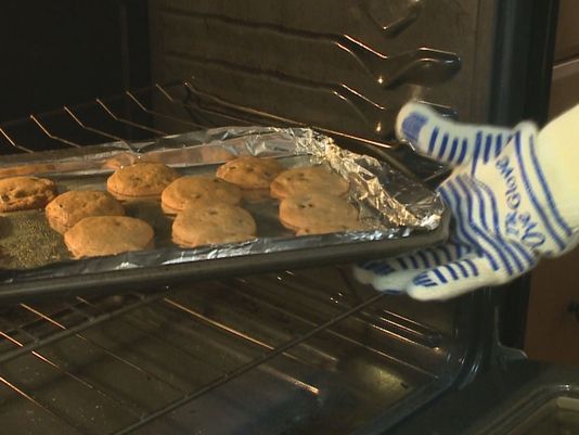 Heat Resistant Ove Glove Magic Oven Mitt - Image 5